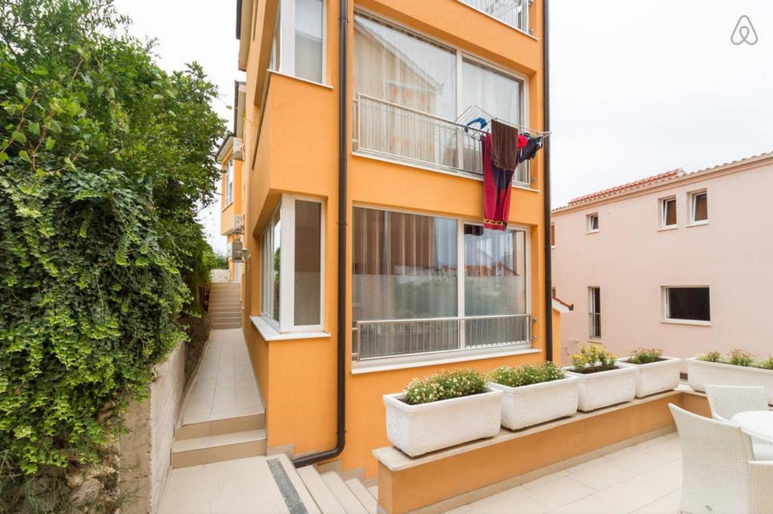 Apartment House Split Exterior photo